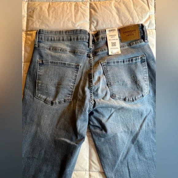 NWT Levi Mid rise skinny. Light wash blue. Women’s size 10. - Picture 6 of 7